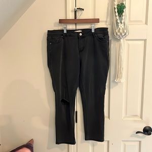 Black Skinny Jean - Midrise